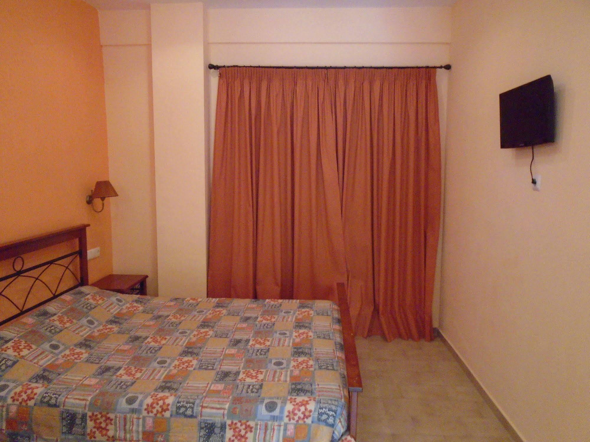 Adonis Beach Hotel Heraklion  Exterior photo